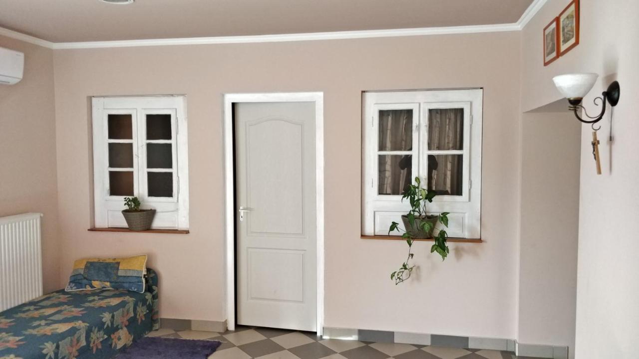 Novakporta Vendeghaz Apartment *